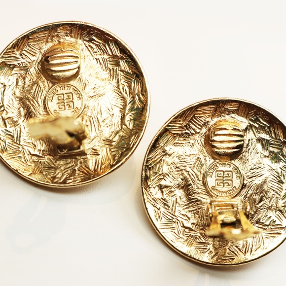 GIVENCHY VINTAGE 1980s Logo Pearl Earrings - Picture 6 of 16